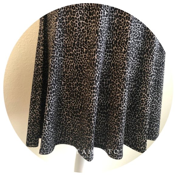 Flowy Animal Print Dress - Picture 4 of 4